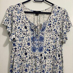 Woman Short Sleeve Floral Top / T-shirt Femme à fleur
